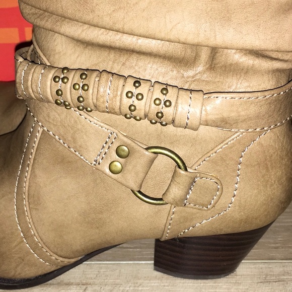 BareTraps Reemona Taupe Ankle Boot Size 6.5 - Picture 6 of 9